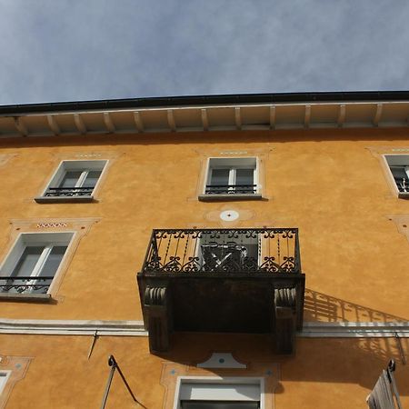 Casa Gialla Russo Luaran gambar
