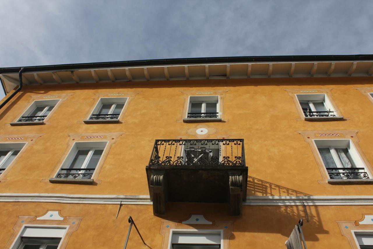 Casa Gialla Russo Luaran gambar