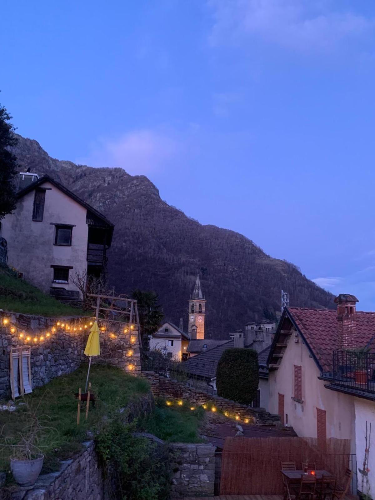 Casa Gialla Russo Luaran gambar