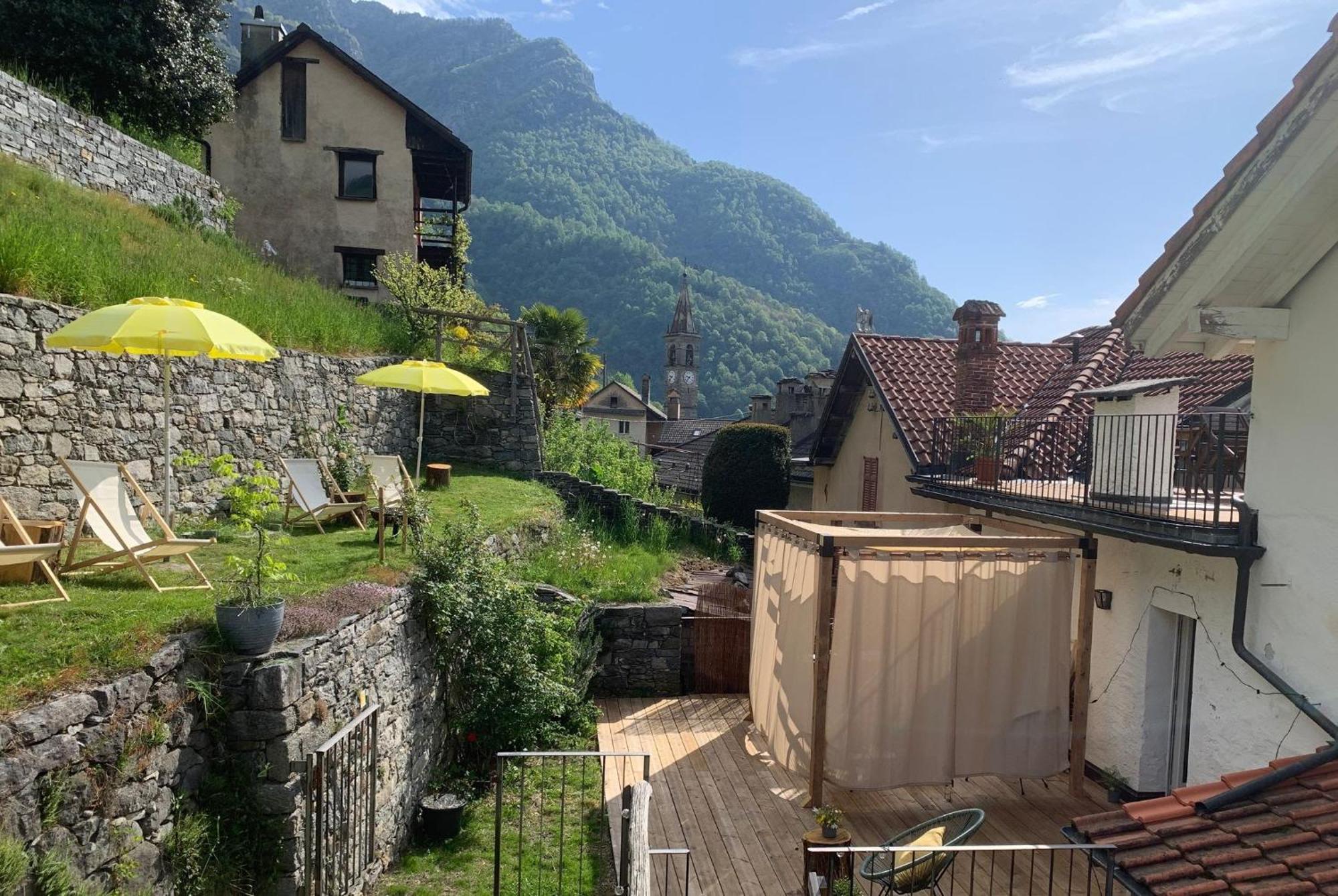 Casa Gialla Russo Luaran gambar