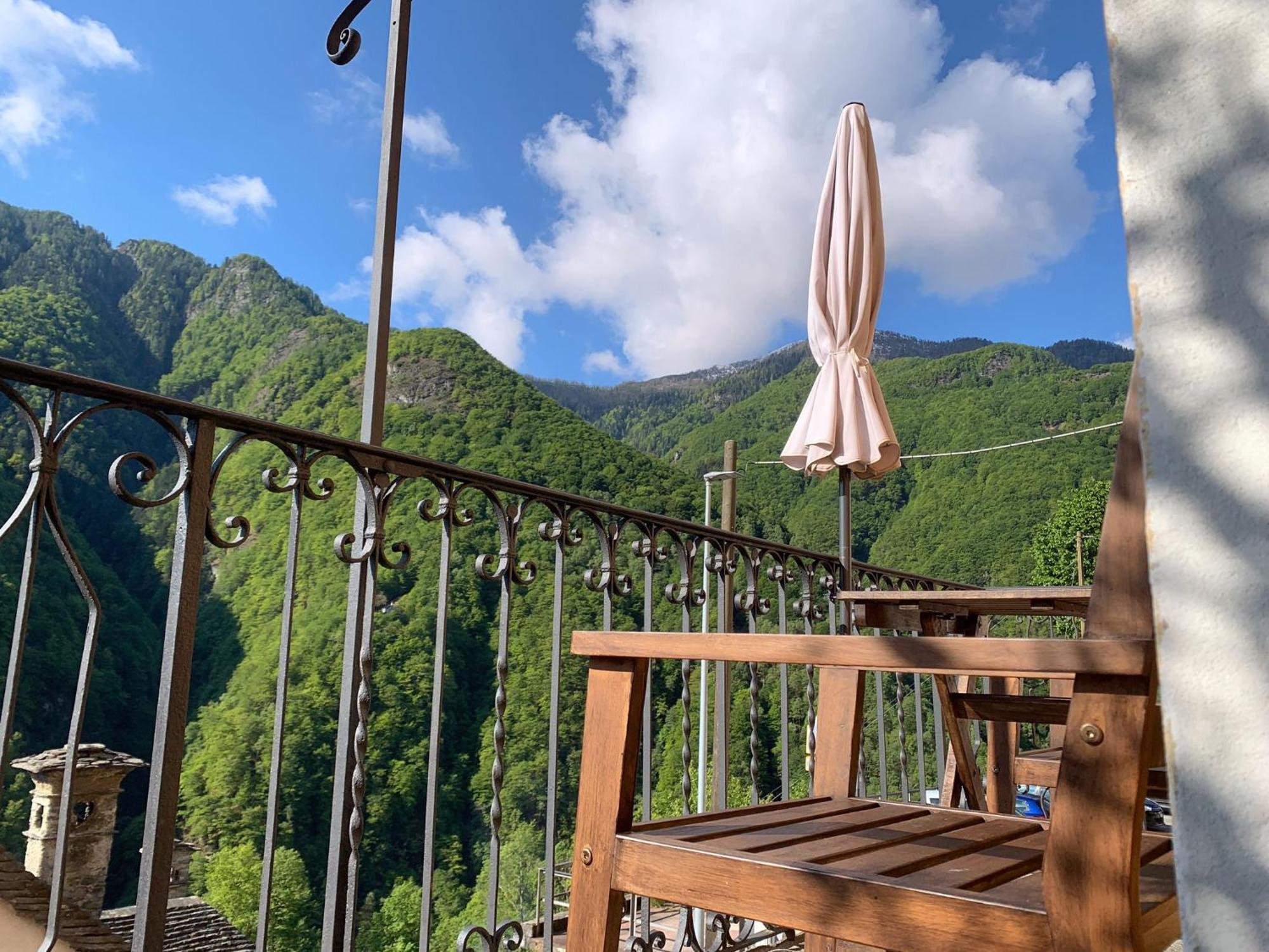 Casa Gialla Russo Luaran gambar